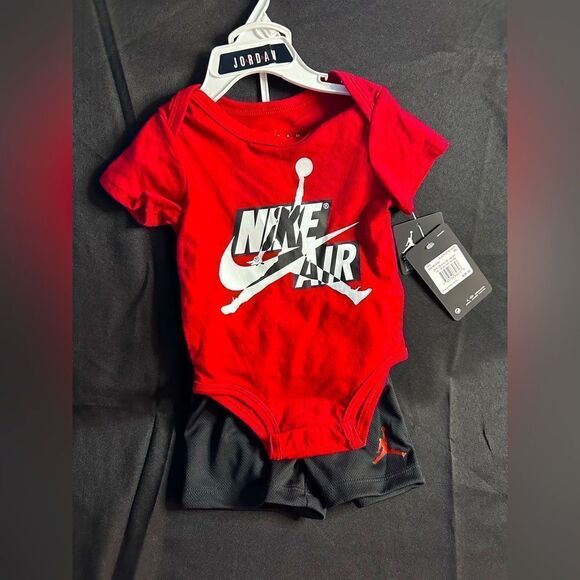 NWT Nike Air 2 Piece Baby Set Size 6 Months - Picture 1 of 4